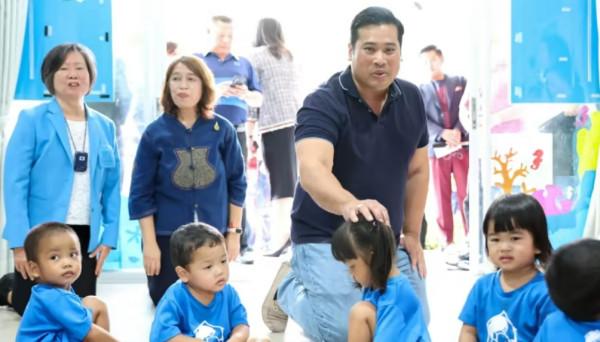 5 Pesona Calon Raja Thailand, Pangeran Paling Tampan dan Baik Hati