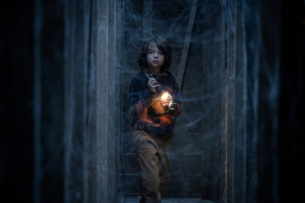 Review Film Cobweb: Teror dari Balik Dinding Rumah Tua