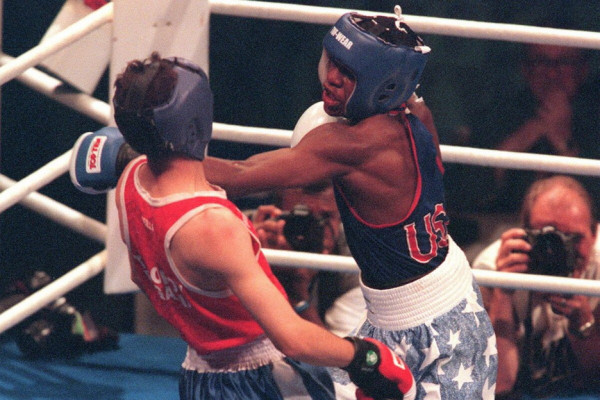 7 Petinju yang Pernah Mengalahkan Floyd Mayweather Jr di Ring Tinju