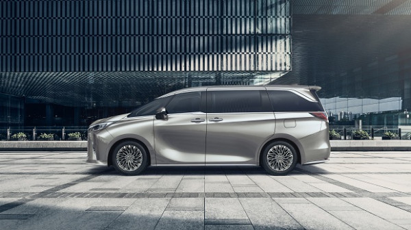 Lexus Pertegas Visi Elektrifikasi Melalui The First Ever Hybrid Luxury Mover di Gelaran GIIAS 2023