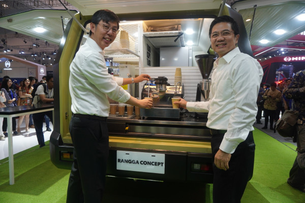 Mengapa Toyota Fokus di Kendaraan Komersial di GIIAS 2023? Ternyata Ini Alasannya!