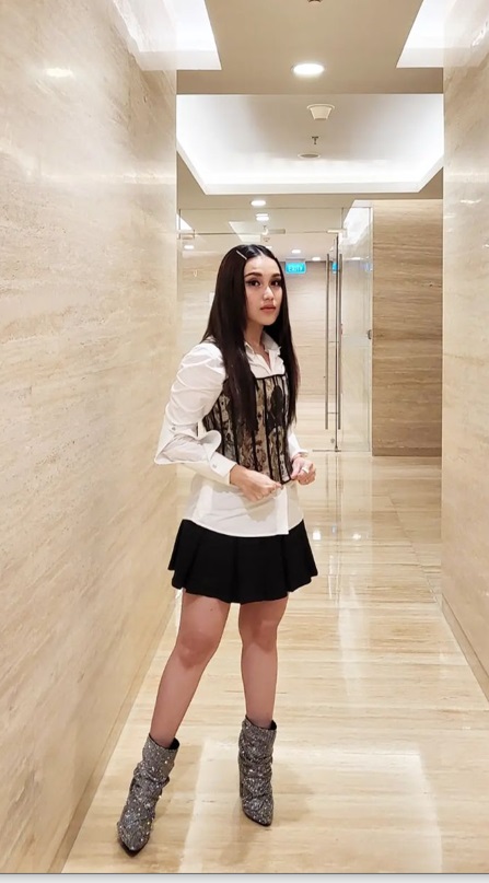 3 Inspirasi Outfit Korean Look ala Ayu Ting Ting, Modis Abis!