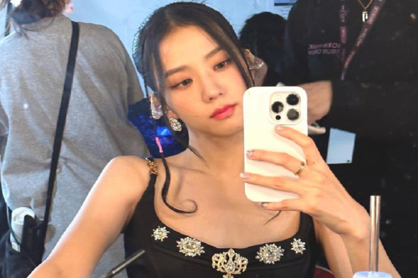 5 Gaya Rambut Idol KPop untuk Musim Panas, Hanni NewJenas Pilih Kepang Dua
