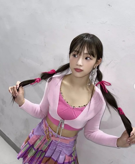 5 Gaya Rambut Idol KPop untuk Musim Panas, Hanni NewJenas Pilih Kepang Dua