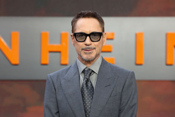 7 Artis Hollywood Ini Nyaris Tidak Punya Hater, Keanu Reeves Dikenal Dermawan