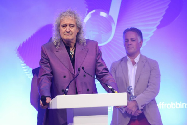7 Artis Hollywood Terpintar, Rowan Atkinson Punya IQ Tinggi