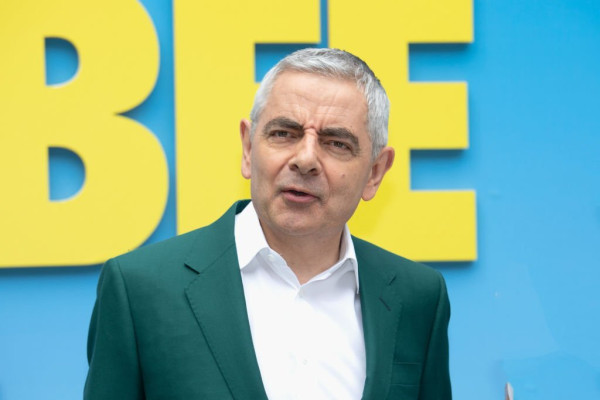 7 Artis Hollywood Terpintar, Rowan Atkinson Punya IQ Tinggi