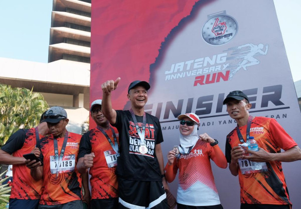 Ikut Lomba Lari 10K, Ganjar Pranowo Gelorakan Semangat Berolahraga