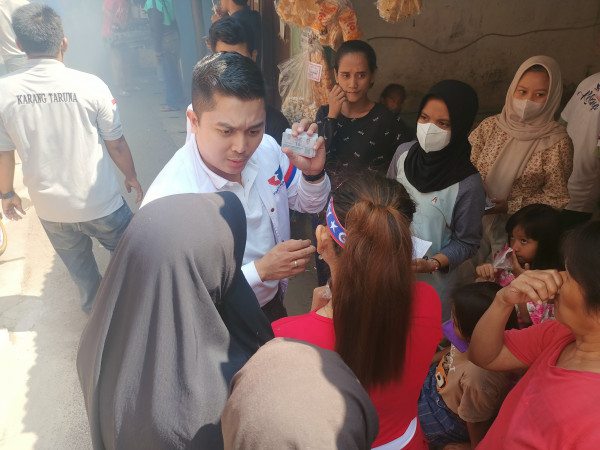 Bacaleg Perindo Diska Resha Gelar Fogging dan Sosialisasikan KTA Berasuransi di Manggarai
