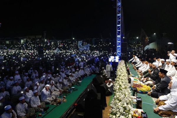 Momen Erick Thohir Ikut Kemeriahan Selawat Bersama di Pasuruan