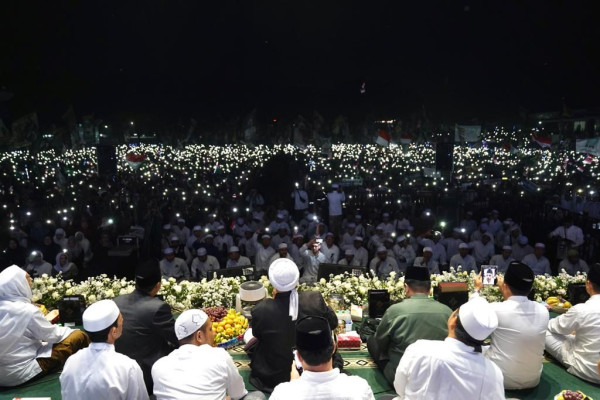 Momen Erick Thohir Ikut Kemeriahan Selawat Bersama di Pasuruan