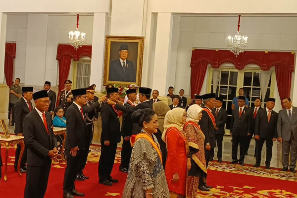 Apa yang Dimaksud Gelar, Tanda Jasa, dan Tanda Kehormatan? Simak Ulasannya di Sini