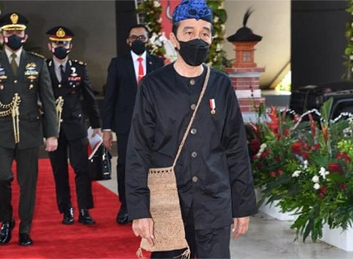 5 Baju Adat Jokowi yang Dipakai saat Pidato Kepresidenan Jelang HUT Kemerdekaan RI
