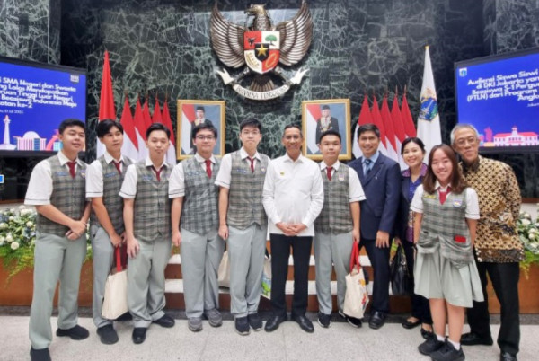 Mencetak Generasi Unggul Berkarakter lewat Transformasi Digital