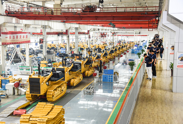 Perkuat Pembiayaan Produktif, MNC Guna Usaha dan Gaya Makmur Tractors Kunjungi Pabrik XCMG dan Shantui di China
