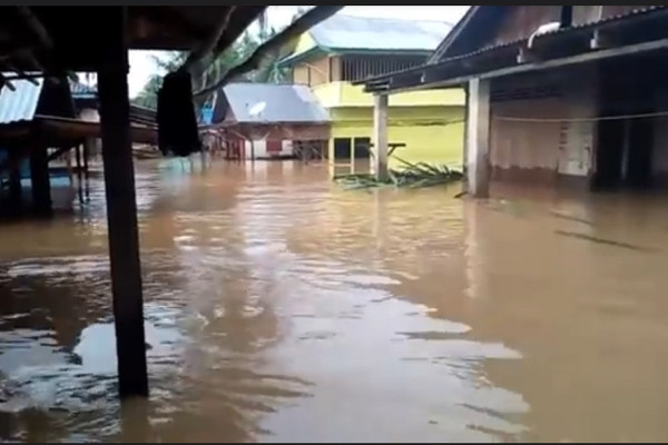 Ratusan Rumah di Madina Terendam Banjir saat Musim Kemarau