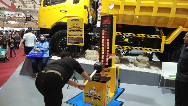 Cocok untuk Lampiaskan Emosi, Pengunjung bisa Mainkan Game Pukul Palu di GIIAS 2023