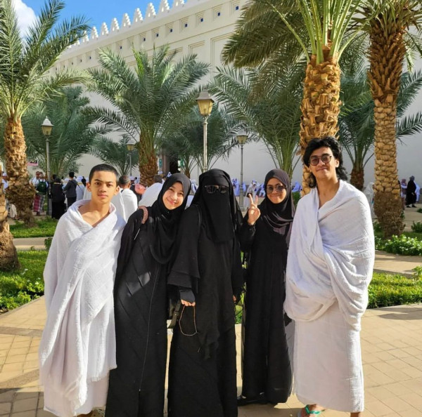 Foto-Foto Bilal Ataya Temani Ummi Pipik Berdakwah, Jadi Penerus Mendiang Ustadz Jeffry Al Buchori?