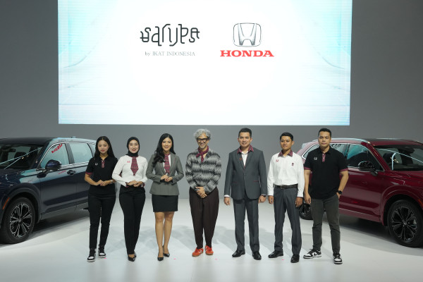 HUT ke-78 RI, Didiet Maulana Rancang Seragam Beraksen Tenun Ikat untuk Wiraniaga Honda