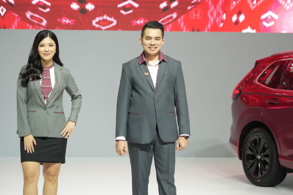 HUT ke-78 RI, Didiet Maulana Rancang Seragam Beraksen Tenun Ikat untuk Wiraniaga Honda