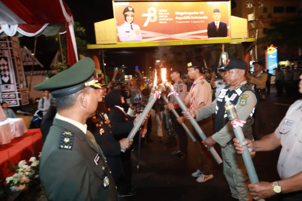Gempita Kemerdekaan, Wali Kota Susanti Semarakkan CFD dan Pawai Obor di Kota Pematang Siantar