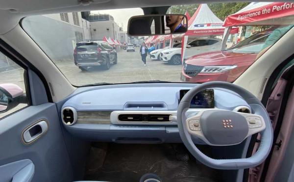 Begini Rasanya Mobil Listrik Mungil Seres E1 yang Dijual Rp180 Jutaan