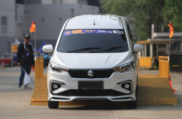 4 Merek Mobil Hybrid yang Jadi Incaran di GIIAS 2023