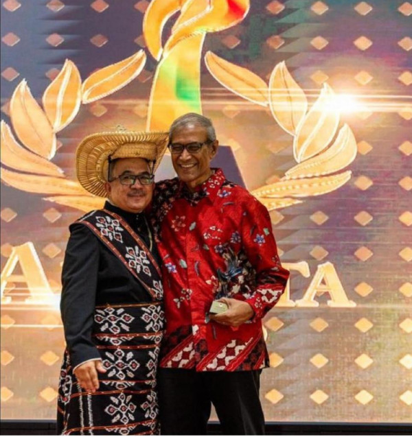 Bangun Kontribusi Unik untuk Hubungan Indonesia-Singapura, Zainul Abidin Rasheed Raih Adinata Awards