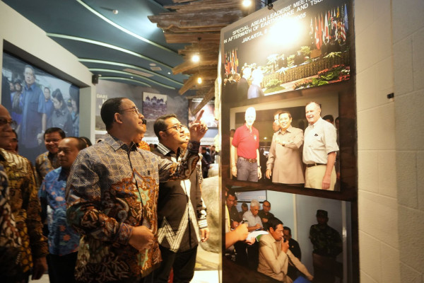 Momen Anies Baswedan Hadiri Peresmian Museum dan Galeri SBY Ani di Pacitan