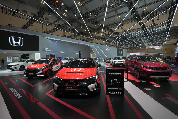 Begini Tampilan Honda Civic Type R dengan Livery TCR Series di GIIAS 2023, Sporty Banget!