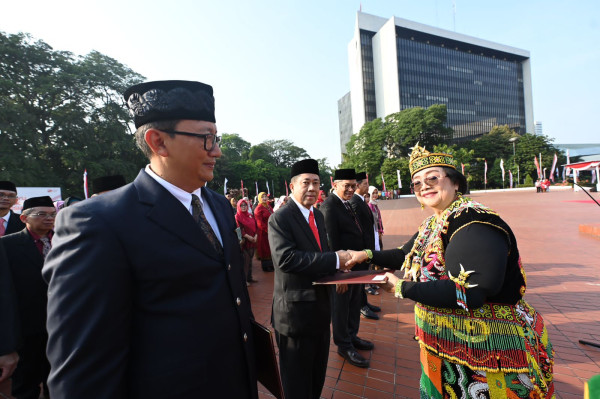 Dua Perwira Terbaik Pertamina Raih Satyalancana Wira Karya dari Presiden RI