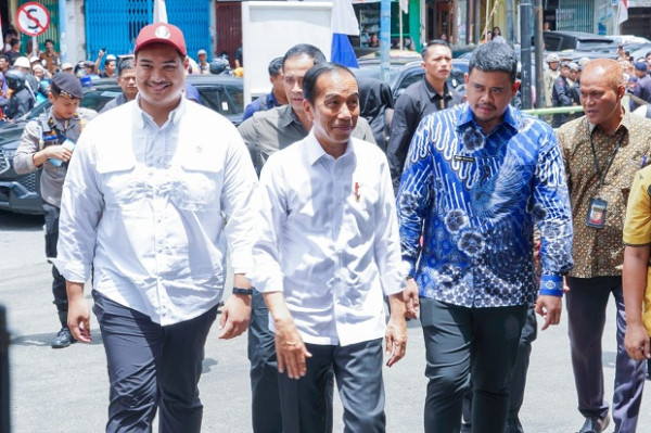 Blusukan di Medan, Presiden Apresiasi Kehadiran Mobil Pasar Murah Gagasan Bobby Nasution