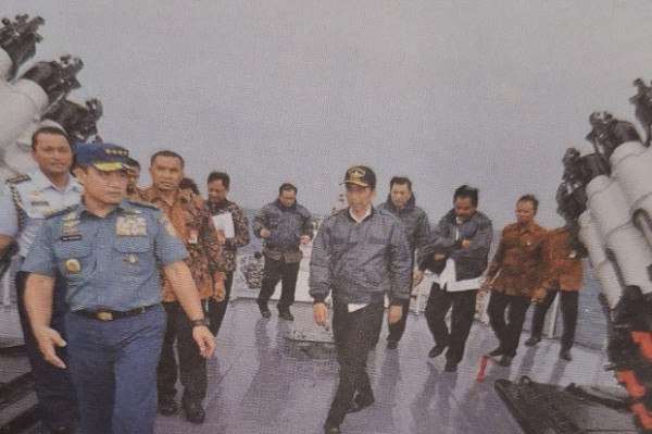 Cerita Jokowi Mabuk Laut Ketika Naik Kapal Perang TNI di Perairan Natuna