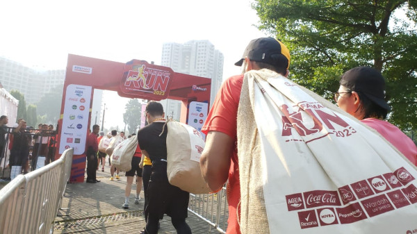 Alfamart Run 2023 Bagikan Sekarung Hadiah ke Peserta Sekaligus Ajak Cinta Bumi
