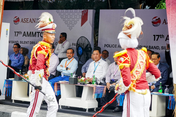 Kapolri Nikmati Sunset Labuan Bajo Bareng Delegasi AMMTC
