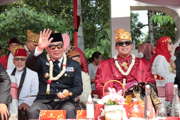 Ridwan Kamil Apresiasi Karnaval Pesona Nusantara Bekasi: Paling Keren!