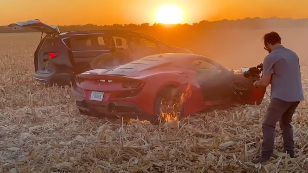 Miris, Youtuber Ini Siksa Ferrari Seharga Rp6 Miliar hingga Terbakar