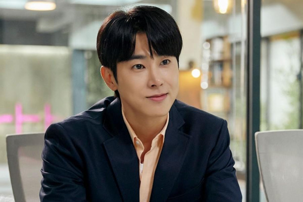 8 Artis Korea Ini Punya Sejarah Keluarga yang Tragis, Leeteuk Super Junior Paling Menyedihkan