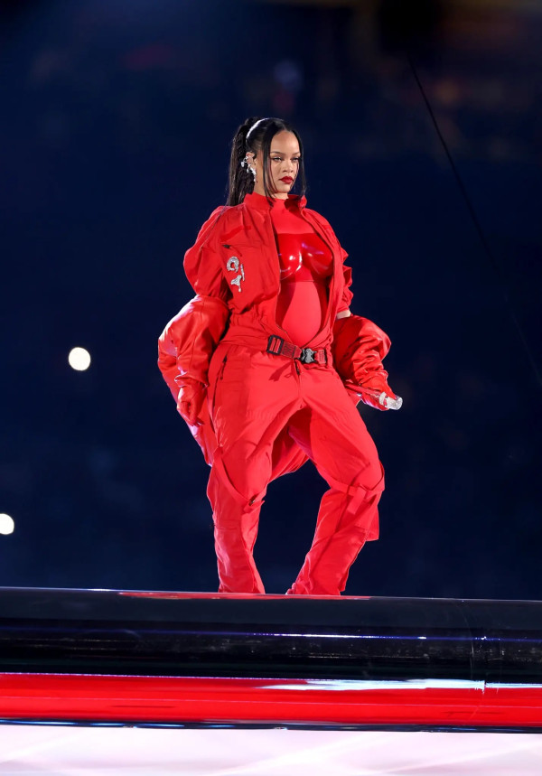 Rihanna Melahirkan Anak Laki-laki, Inisial Namanya R