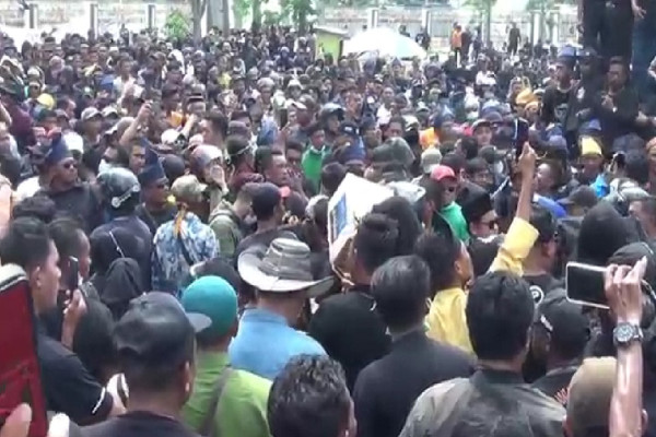 Panas! Begini Penampakan Ribuan Warga Pulau Rempang dan Galang saat Geruduk BP Batam