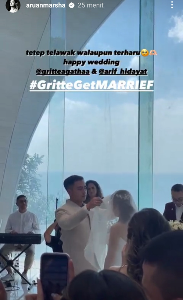 3 Potret Pernikahan Gritte Agatha dan Arif Hidayat yang Digelar di Bali