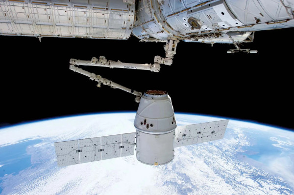 Pesawat Dragon Milik SpaceX Sukses Bawa 4 Astronot ke Stasiun Luar Angkasa