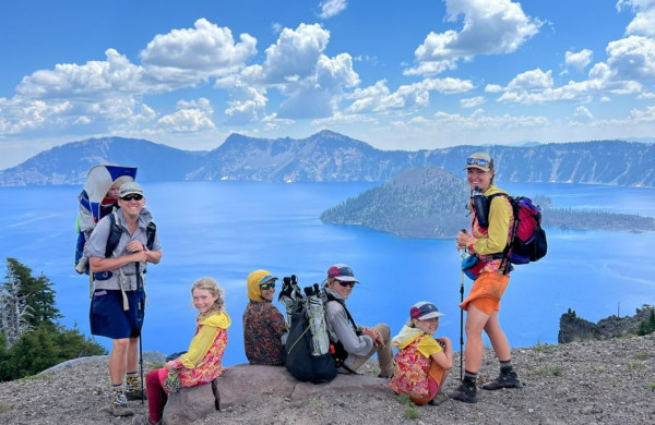 Pasutri Amerika Serikat Ini Ajak 5 Anaknya Jelajahi Pegunungan Sejauh 12.900 Km