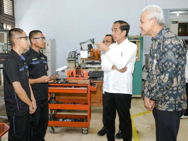 Sekolah Gratis dan Terhubung Lapangan Kerja Rintisan Ganjar Dijadikan Contoh, Jokowi: Perluas ke Provinsi Lain