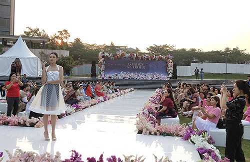 Fashion Show Outdoor 'Garden Glamour' Tampilkan Busana Elegan Khas Indonesia