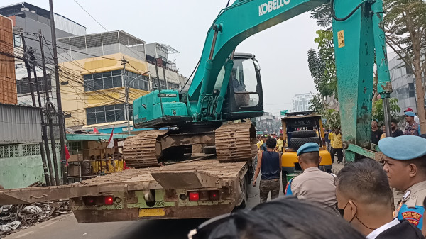 Ada Penggusuran, Hindari Jalan Pinangsia Timur hingga Tangki Mal