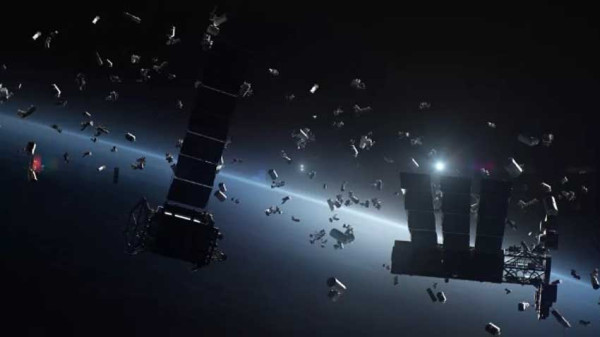 Dihantam Puing-puing Luar Angkasa, Satelit Tua Soviet Pecah di Orbit