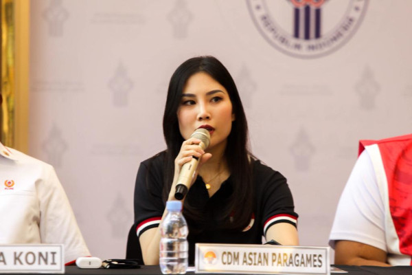3 Potret Angela Tanoesoedibjo Jadi CdM Asian Para Games 2023, Tampil Sporty dan Keren