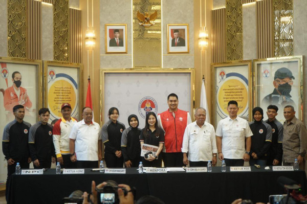 3 Potret Angela Tanoesoedibjo Jadi CdM Asian Para Games 2023, Tampil Sporty dan Keren