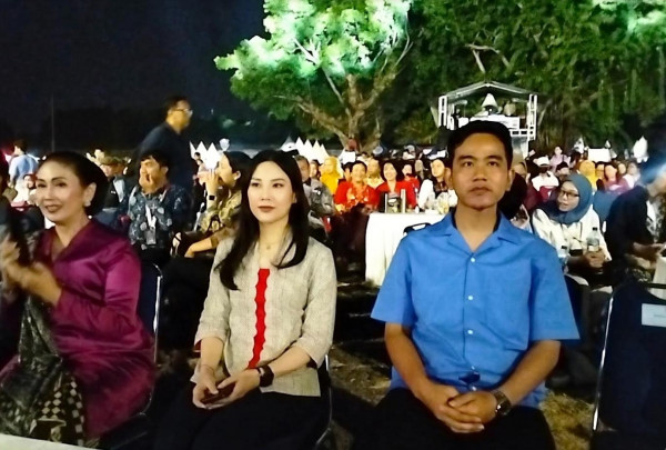 Angela Tanoesoedibjo dan Gibran Rakabuming Saksikan Pegelaran SIPA 2023 di Solo, Dihibur 291 Seniman